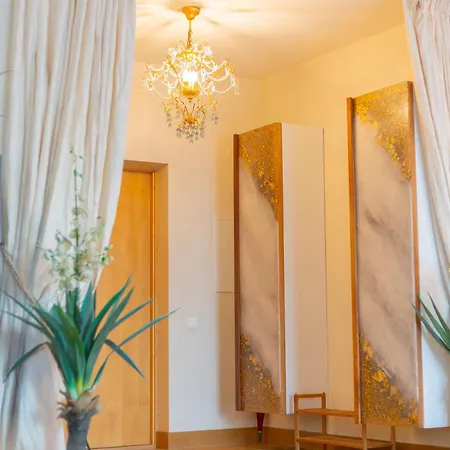 Royal Whith Free Parking Apartment